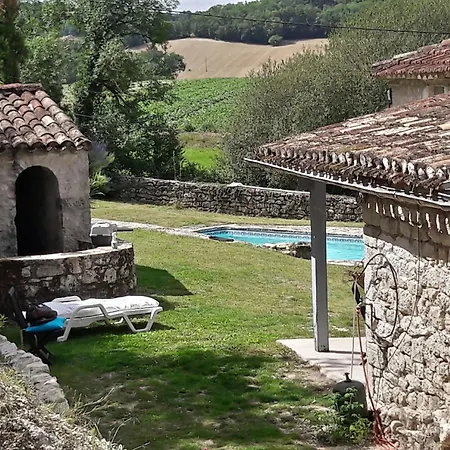 Dans Hameau Avec Piscine Privee